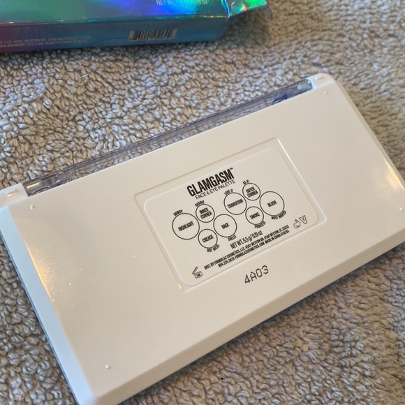 FORMULA Z Glamgasm Pro Artistry Face & Eye Palette - Picture 5 of 6